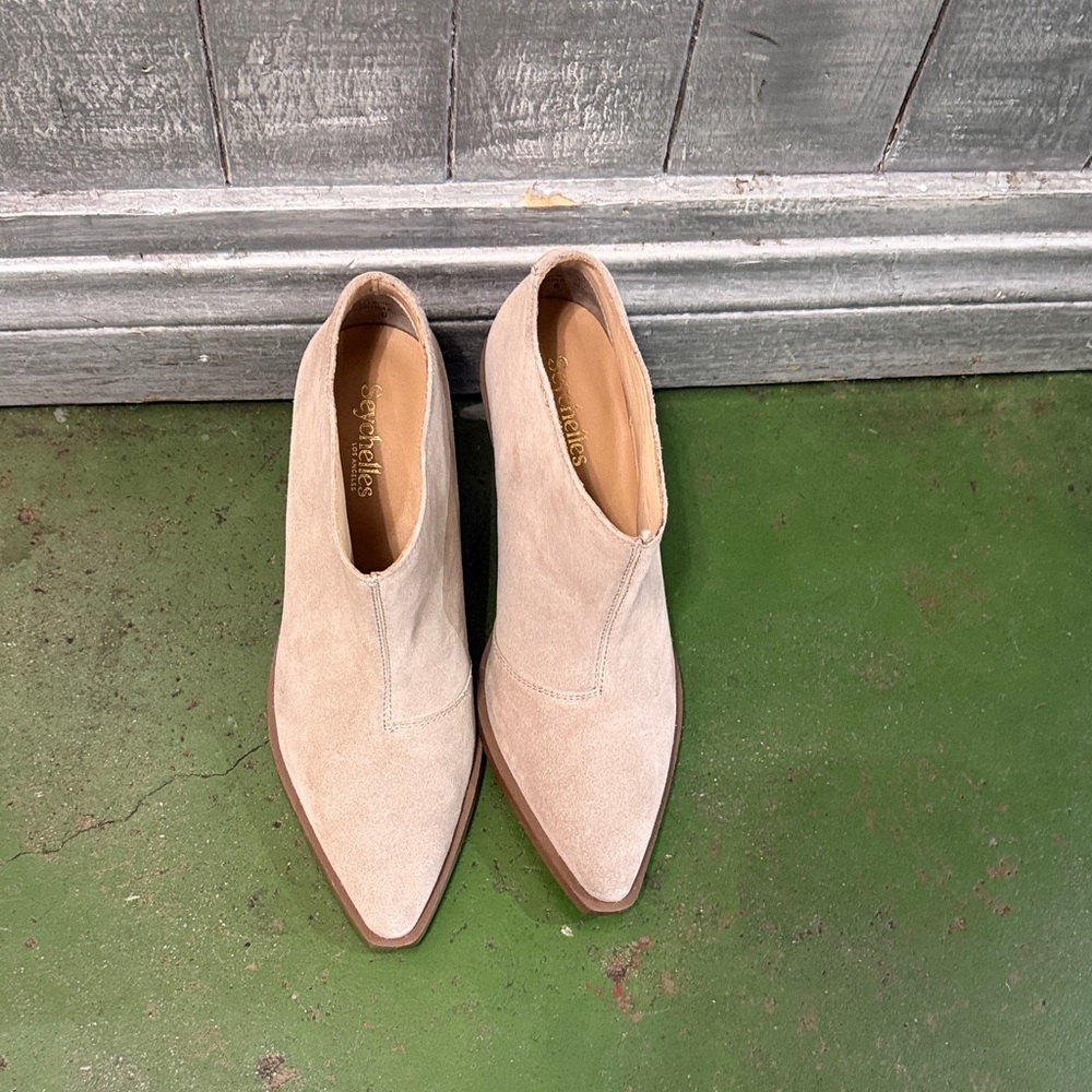 Seychelles Beige Suede Ankle Boots